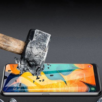 Galaxy M21 Patinda Kenarları Kırılmaya Dayanıklı Cam Ekran Koruyucu