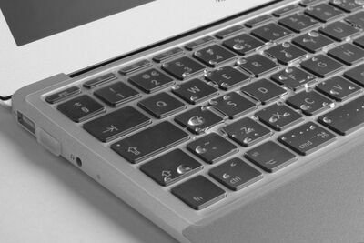 Apple Macbook 13'3 Pro 2020 A2338 Patinda Klavye Koruyucu Şeffaf Silikon Ped
