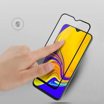 Realme C21 Patinda Kenarları Kırılmaya Dayanıklı Cam Ekran Koruyucu