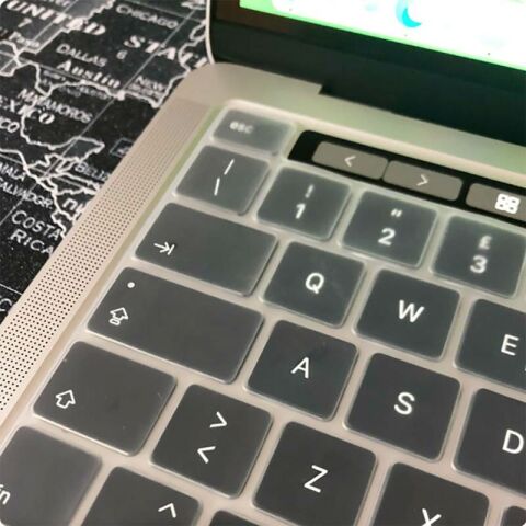 Apple Macbook 13.6′ Air 2024 M2 A2681 Patinda Klavye Koruyucu Transparan Buzlu Silikon Ped